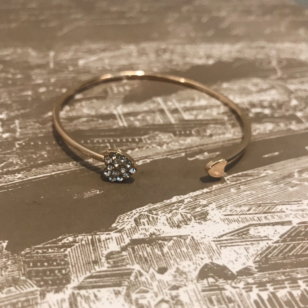 Gold heart cuff bracelet✨
